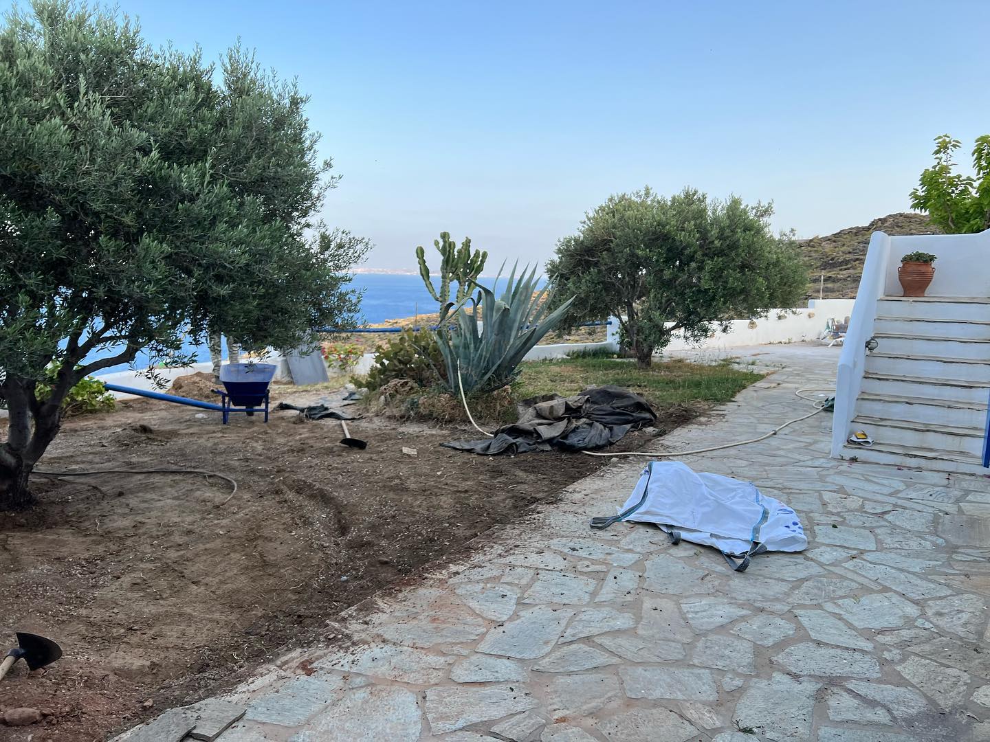 Παραθαλάσσιος Κήπος με Ελιά &amp; Θέα στο Πέλαγος