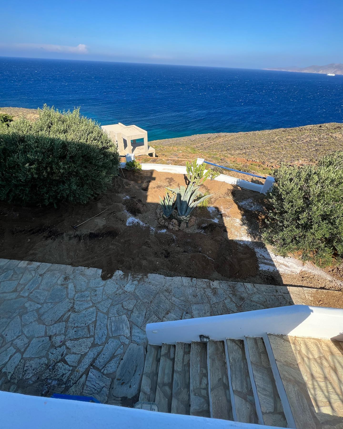 Παραθαλάσσιος Κήπος με Ελιά &amp; Θέα στο Πέλαγος