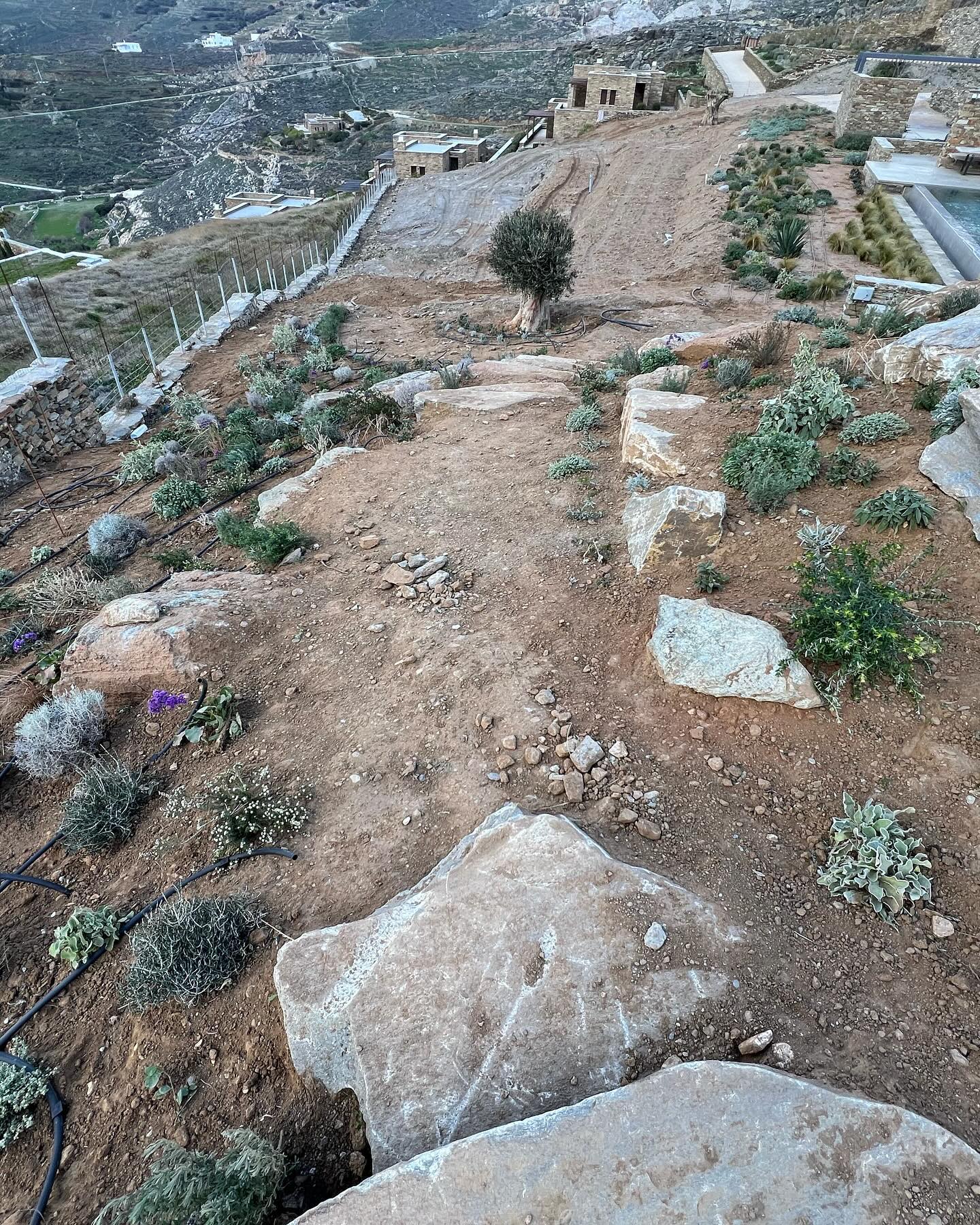 Κτήμα σε Πλαγιά με Ξερολιθιά &amp; Πισίνα