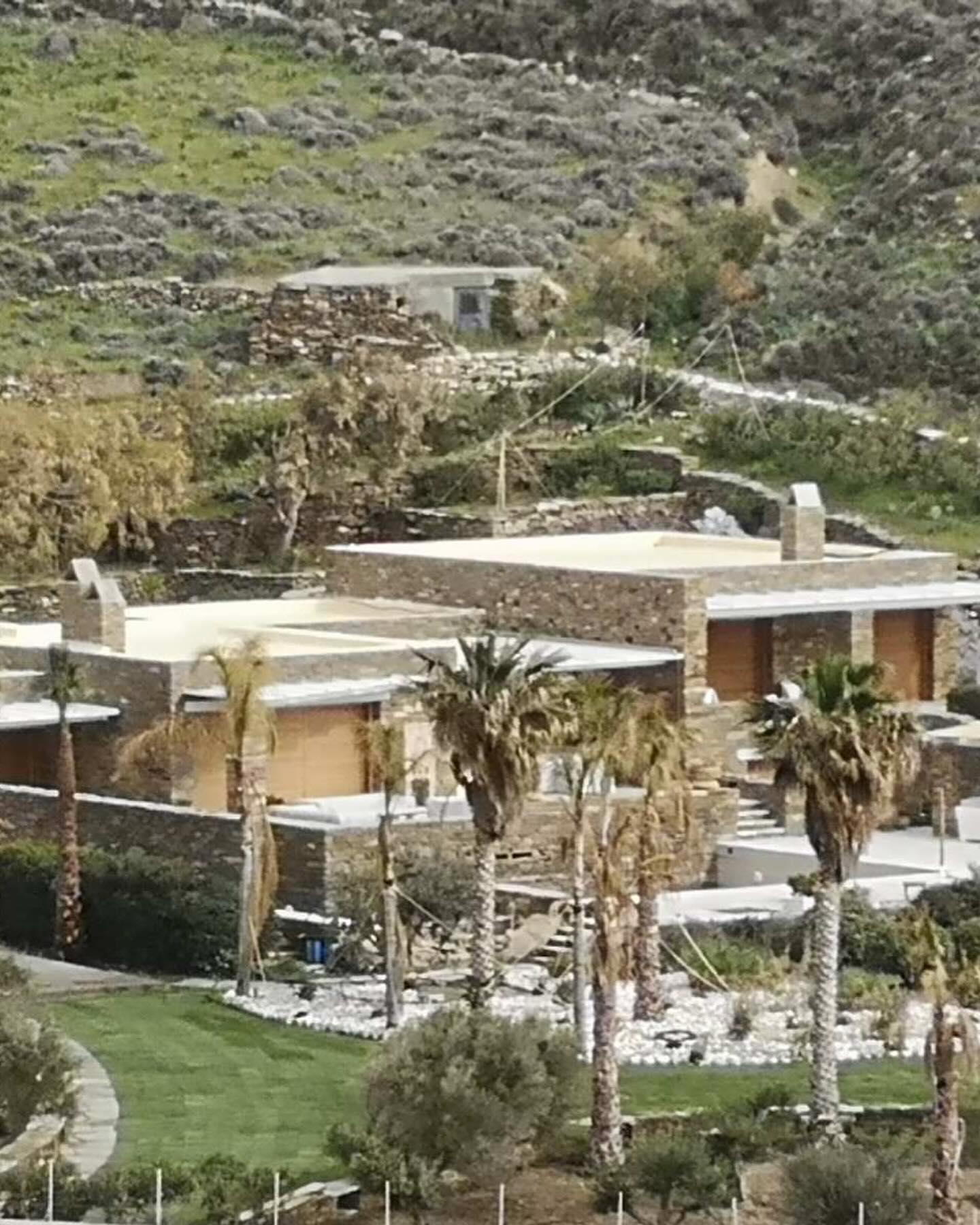 Εγκατάσταση Χλοοτάπητα σε Παραθαλάσσιο Κτήμα