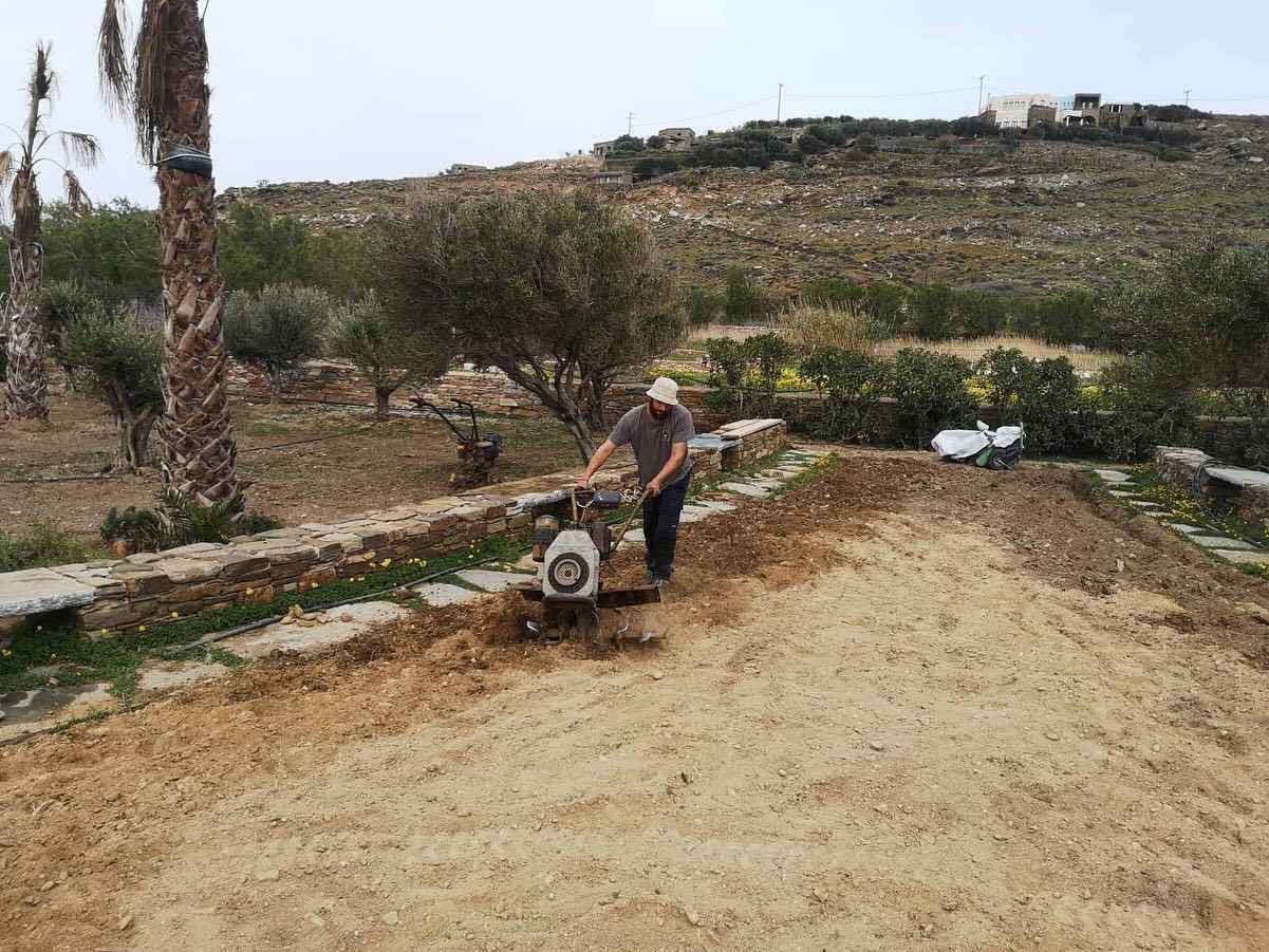Εγκατάσταση Χλοοτάπητα σε Παραθαλάσσιο Κτήμα