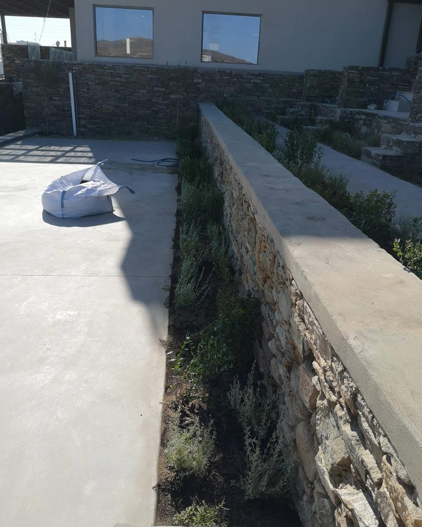 Φυσικό Πλακόστρωτο με Αρωματικά Φυτά