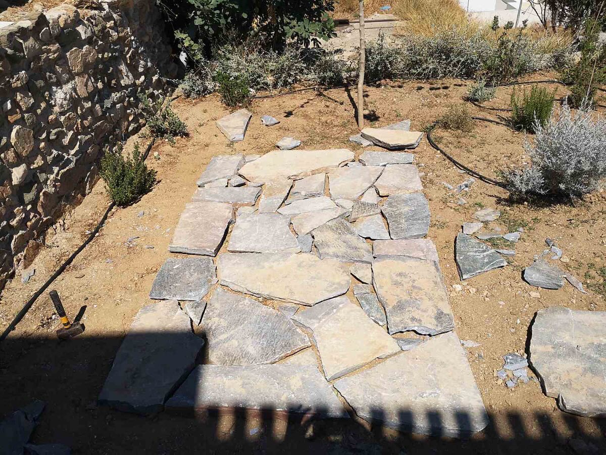 Φυσικό Πλακόστρωτο με Αρωματικά Φυτά