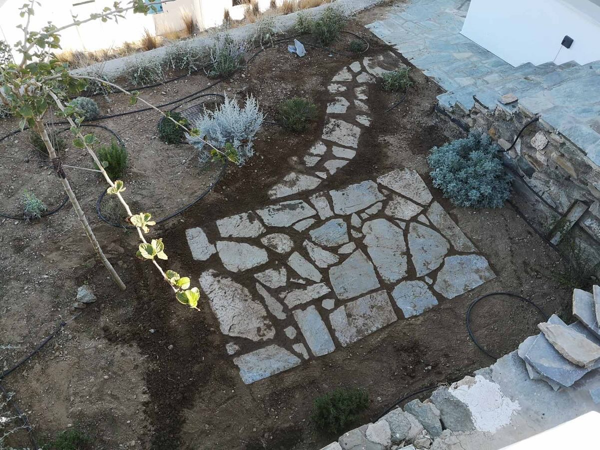 Φυσικό Πλακόστρωτο με Αρωματικά Φυτά