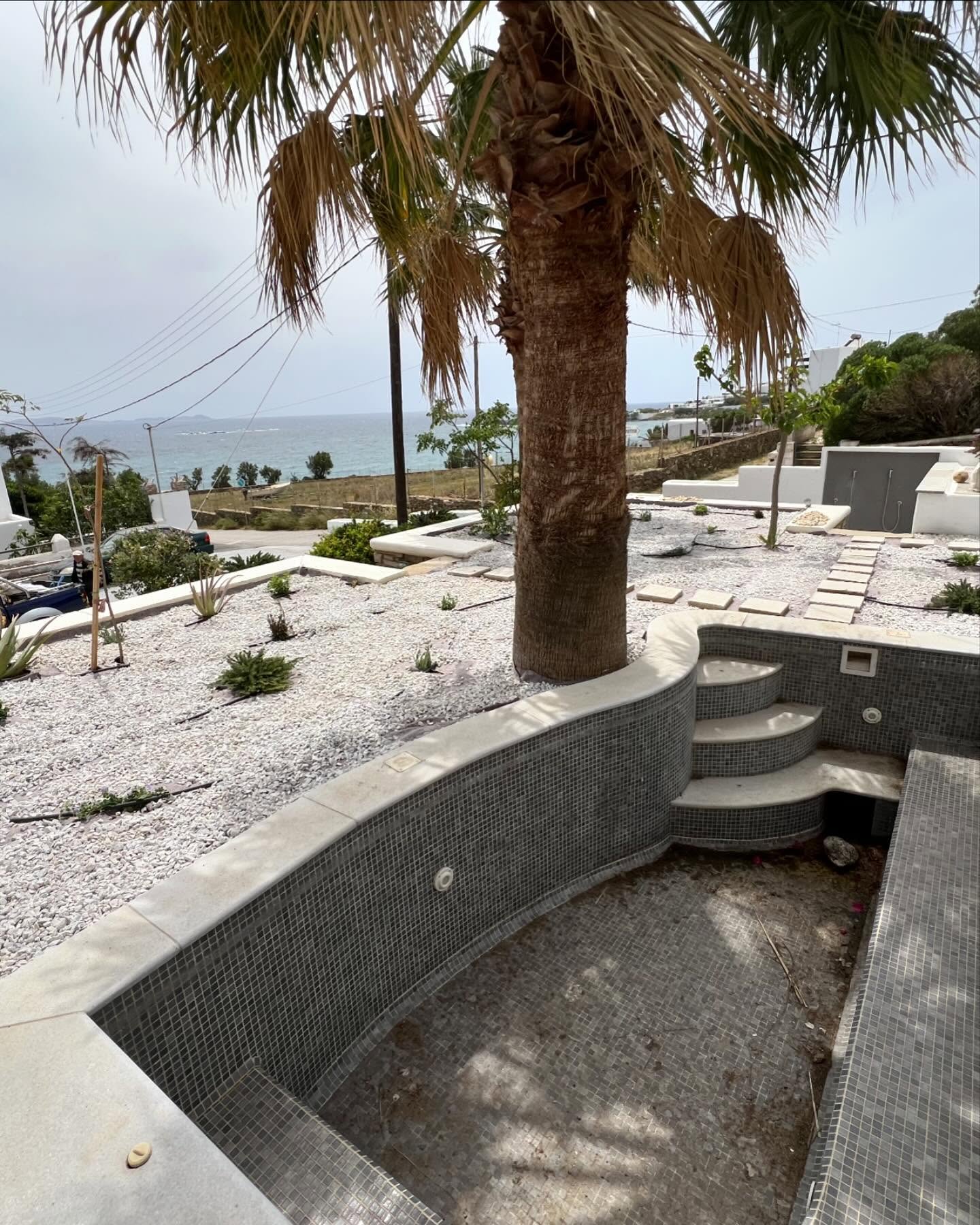 Καταπράσινος Διάδρομος με Λεβάντα